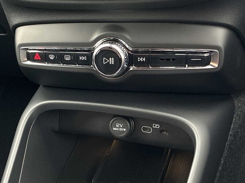 Volvo XC40 2.0 B4P Ultra Black Edition 5Dr Auto