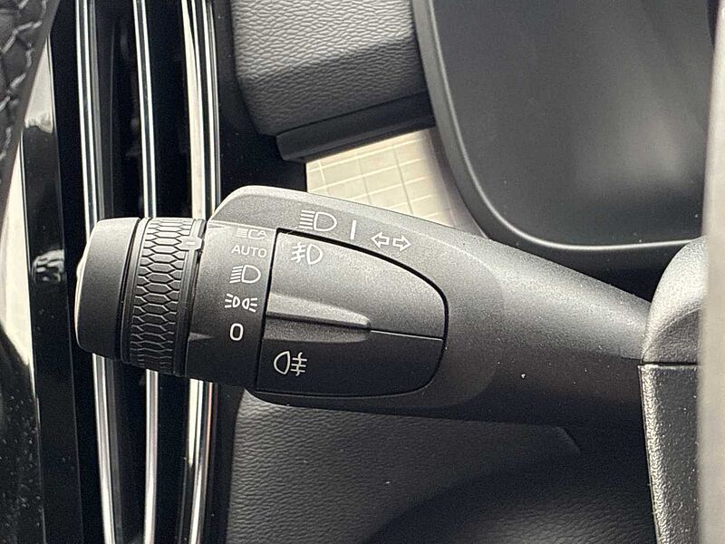 Volvo XC40 2.0 B4P Ultra Black Edition 5Dr Auto