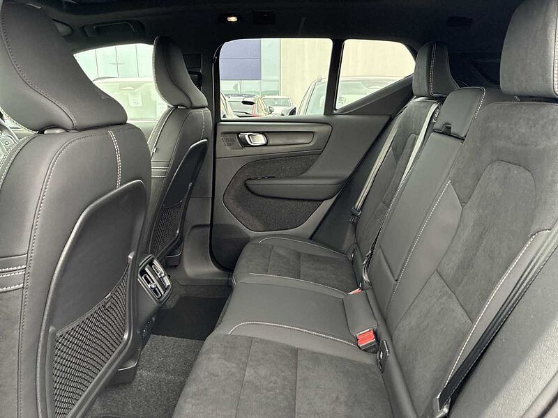 Volvo XC40 2.0 B4P Ultra Black Edition 5Dr Auto