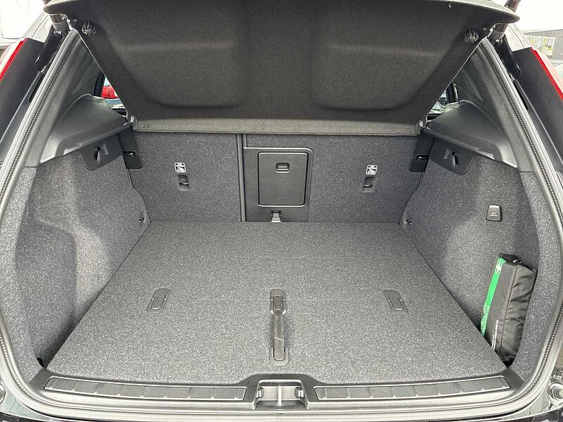 Volvo XC40 2.0 B4P Ultra Black Edition 5Dr Auto