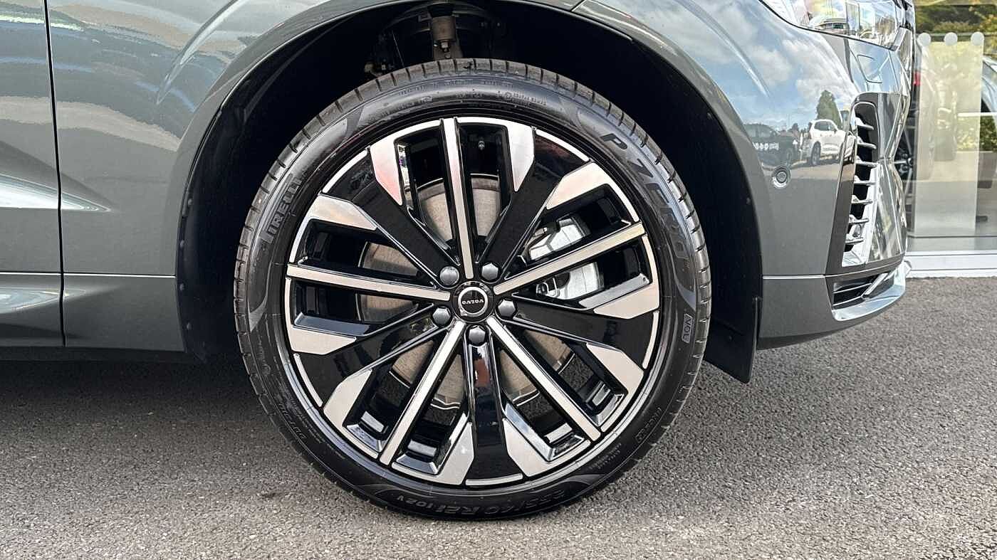 Volvo XC60 T8 Ultra, AWD Plug-in hybrid, Electric/Petrol, Dark