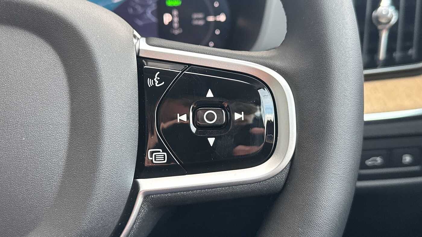 Volvo XC60 T8 Ultra, AWD Plug-in hybrid, Electric/Petrol, Dark