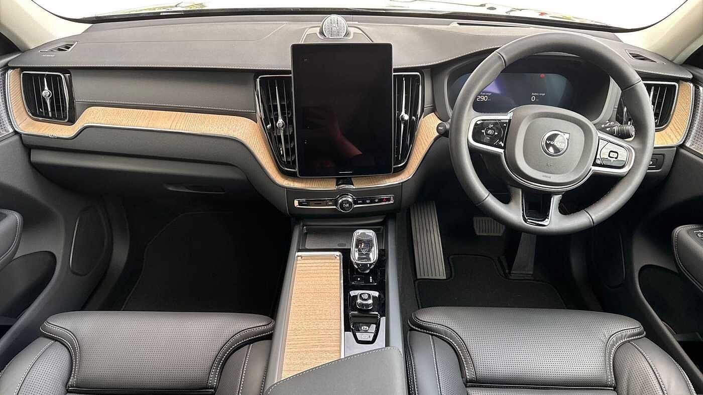 Volvo XC60 T8 Ultra, AWD Plug-in hybrid, Electric/Petrol, Dark