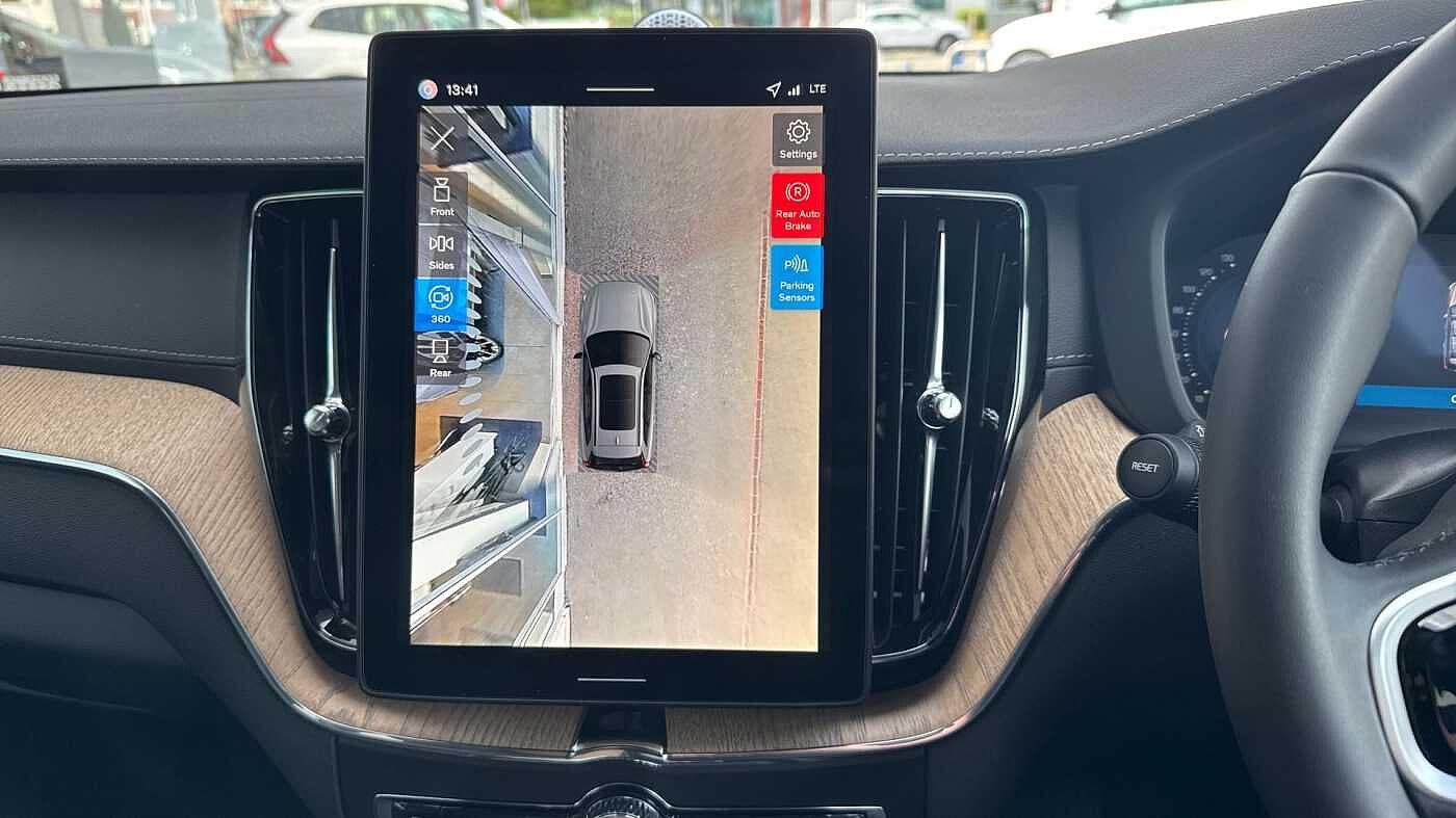 Volvo XC60 T8 Ultra, AWD Plug-in hybrid, Electric/Petrol, Dark