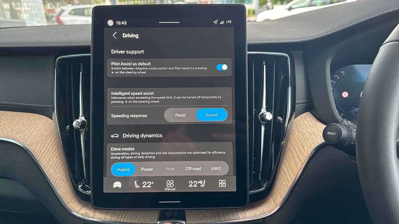 Volvo XC60 T8 Ultra, AWD Plug-in hybrid, Electric/Petrol, Dark