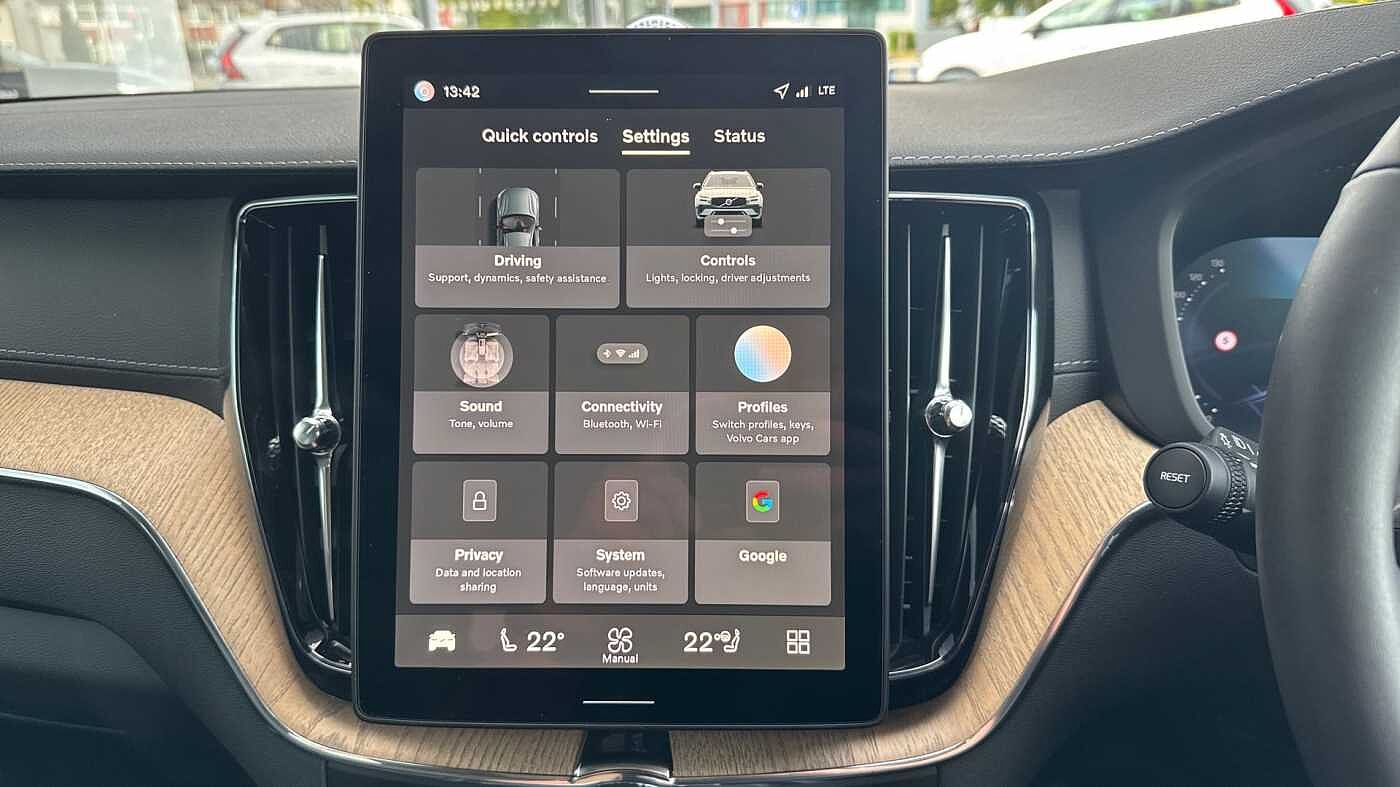 Volvo XC60 T8 Ultra, AWD Plug-in hybrid, Electric/Petrol, Dark