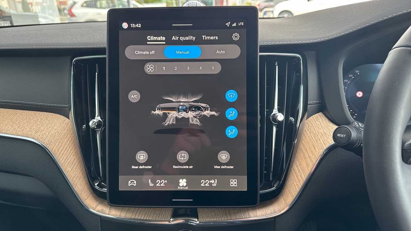 Volvo XC60 T8 Ultra, AWD Plug-in hybrid, Electric/Petrol, Dark