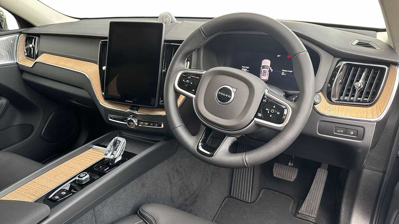 Volvo XC60 T8 Ultra, AWD Plug-in hybrid, Electric/Petrol, Dark