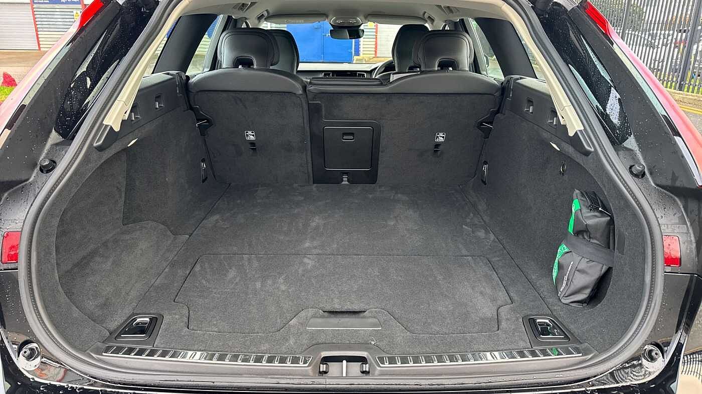 Volvo V90 T6 Plus, AWD Plug-in hybrid, Electric/Petrol, Dark