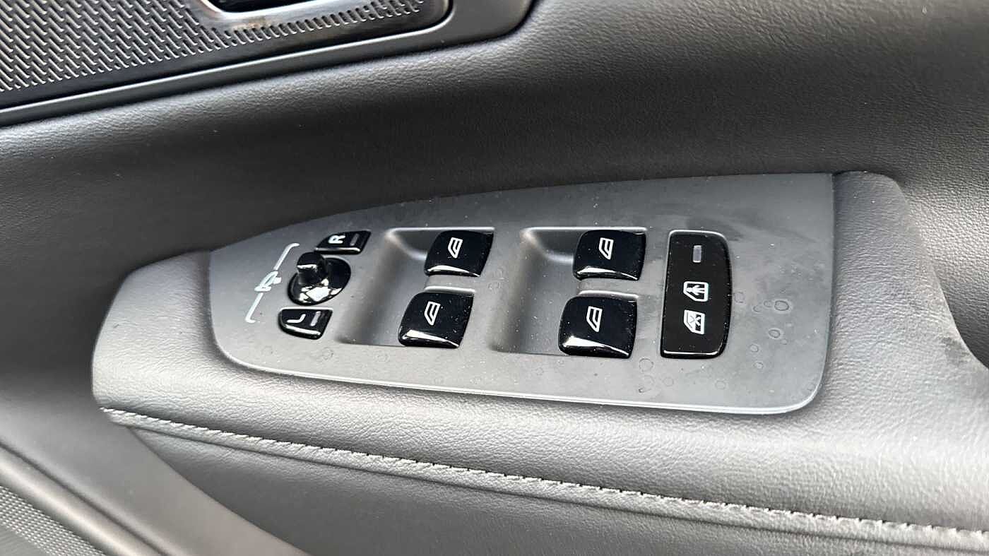 Volvo V90 T6 Plus, AWD Plug-in hybrid, Electric/Petrol, Dark
