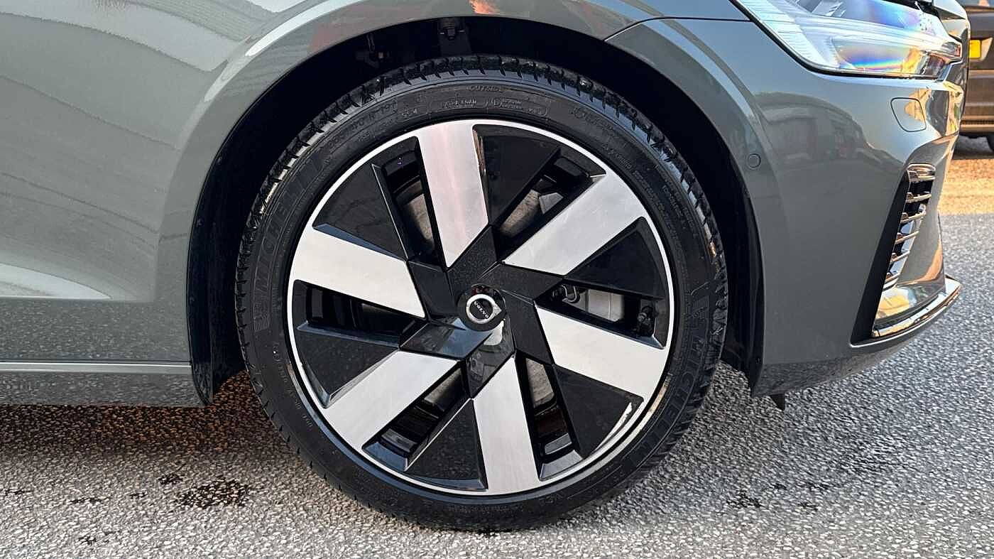Volvo V60 T8 Ultra, AWD Plug-in hybrid, Electric/Petrol, Dark