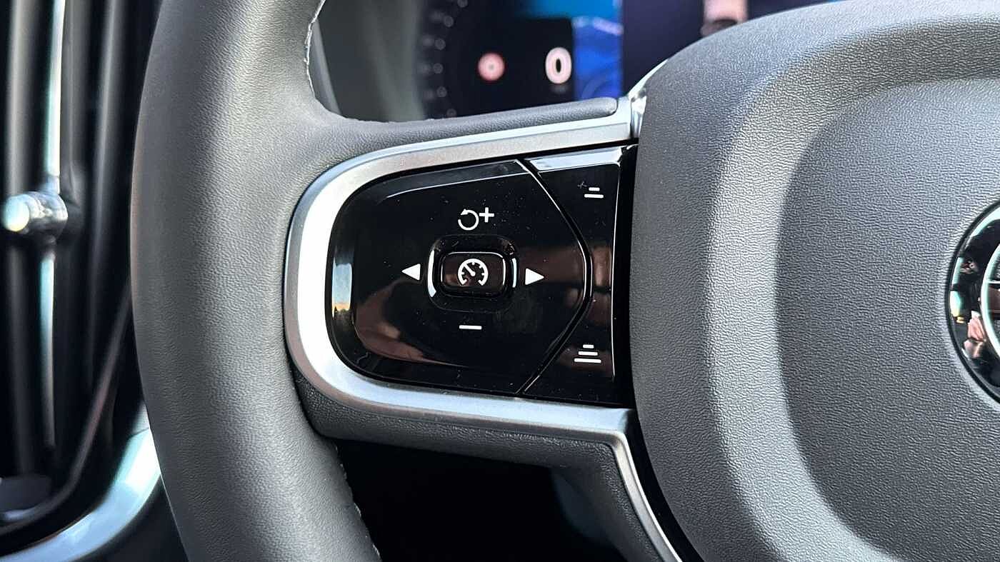 Volvo V60 T8 Ultra, AWD Plug-in hybrid, Electric/Petrol, Dark