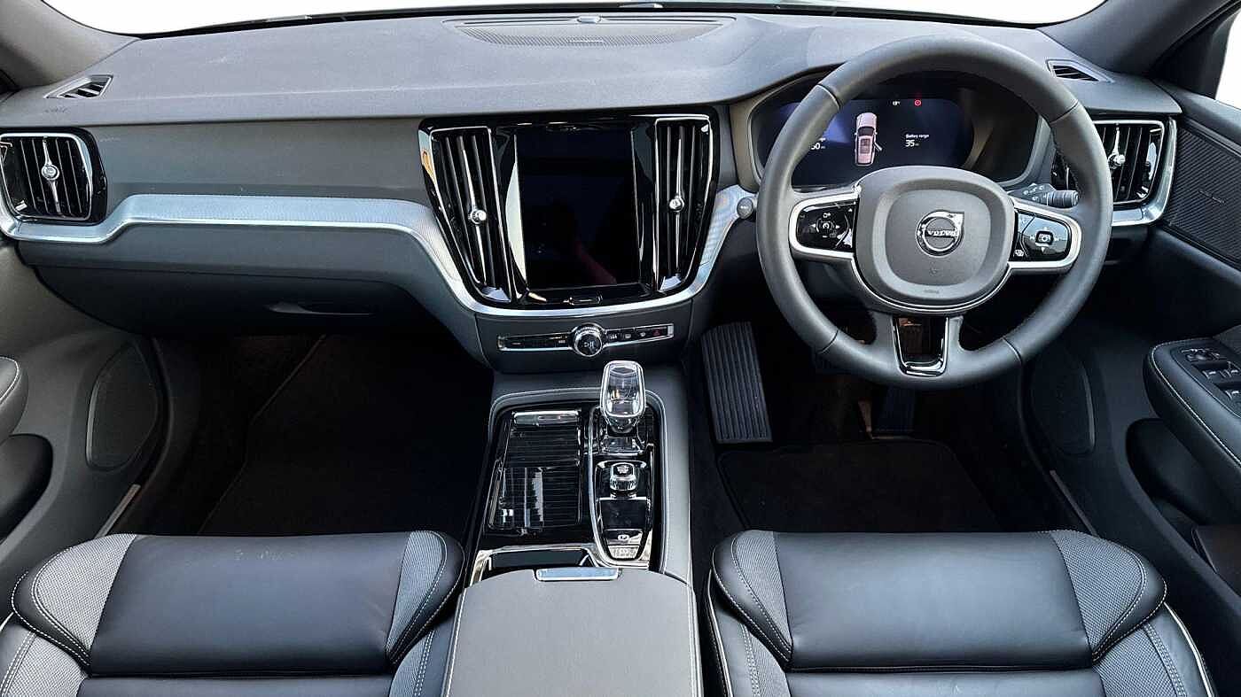 Volvo V60 T8 Ultra, AWD Plug-in hybrid, Electric/Petrol, Dark