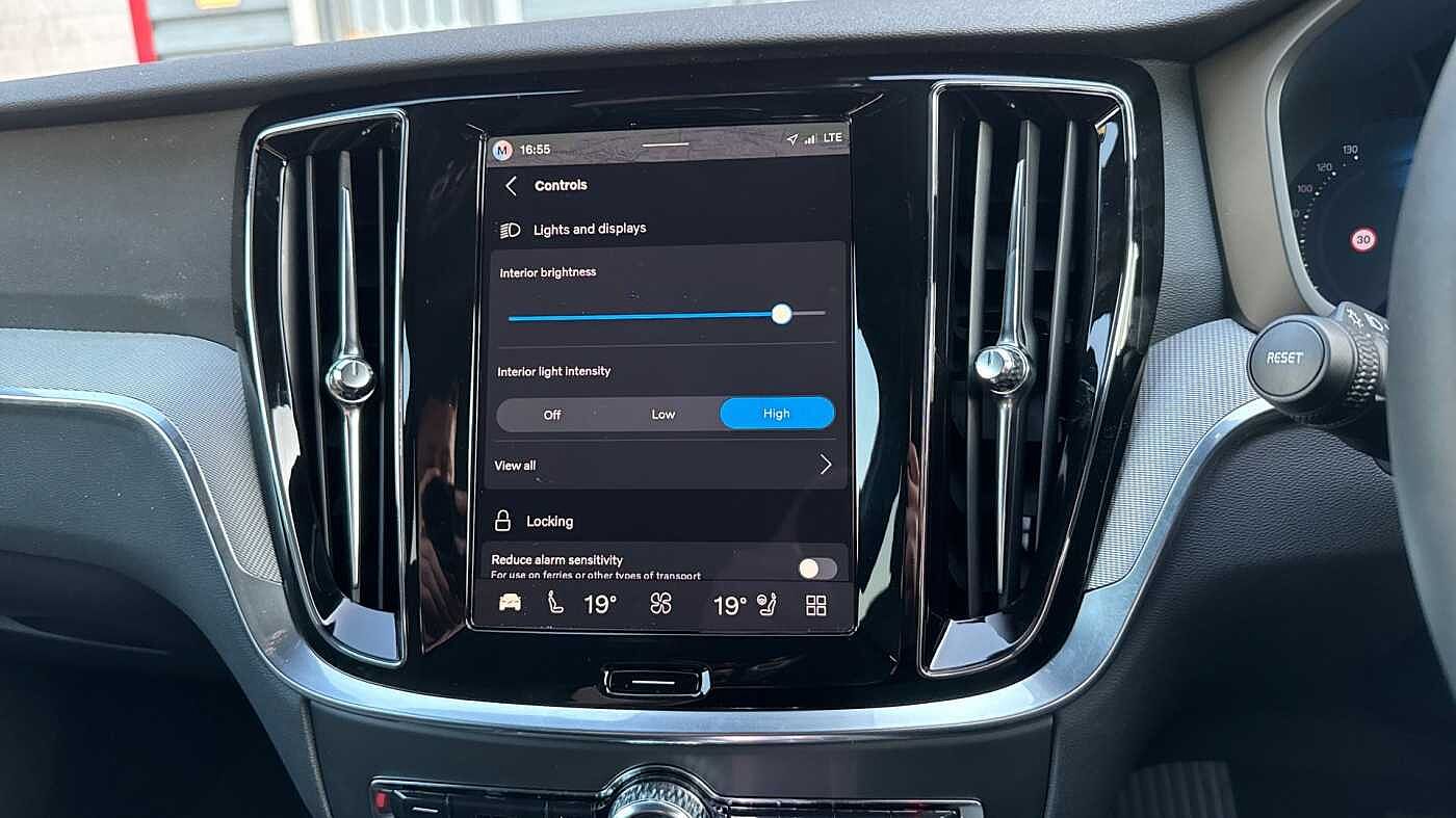 Volvo V60 T8 Ultra, AWD Plug-in hybrid, Electric/Petrol, Dark