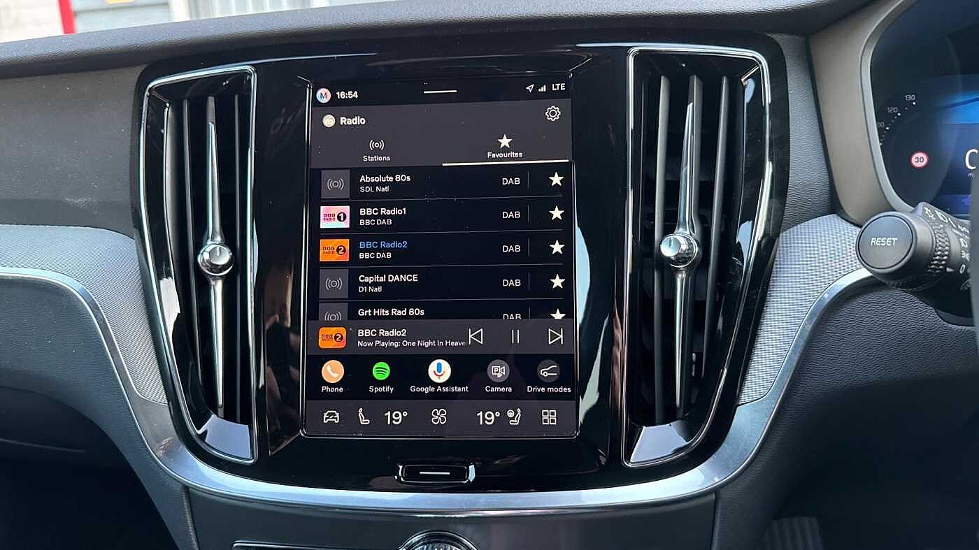 Volvo V60 T8 Ultra, AWD Plug-in hybrid, Electric/Petrol, Dark