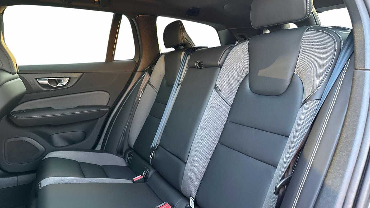 Volvo V60 T8 Ultra, AWD Plug-in hybrid, Electric/Petrol, Dark