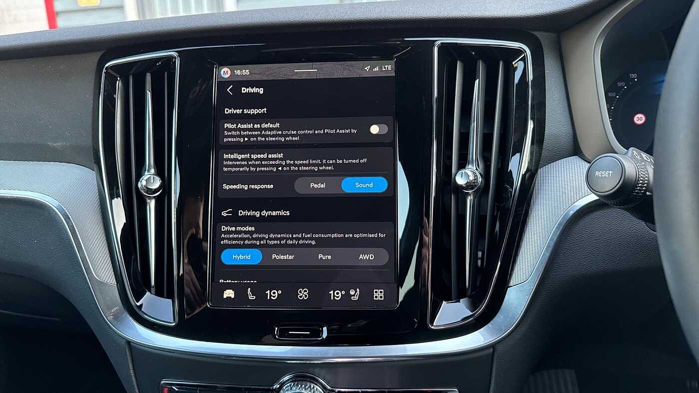 Volvo V60 T8 Ultra, AWD Plug-in hybrid, Electric/Petrol, Dark