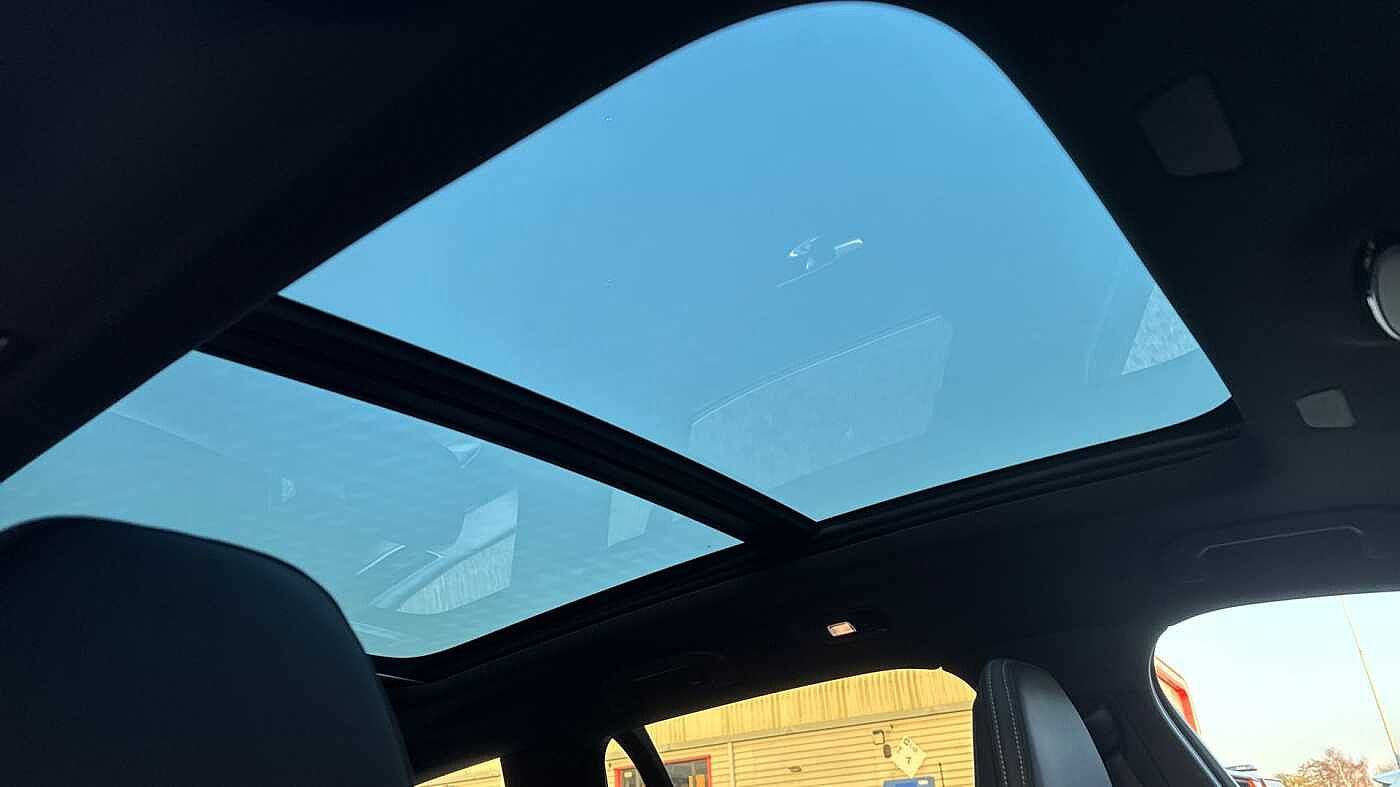 Volvo V60 T8 Ultra, AWD Plug-in hybrid, Electric/Petrol, Dark