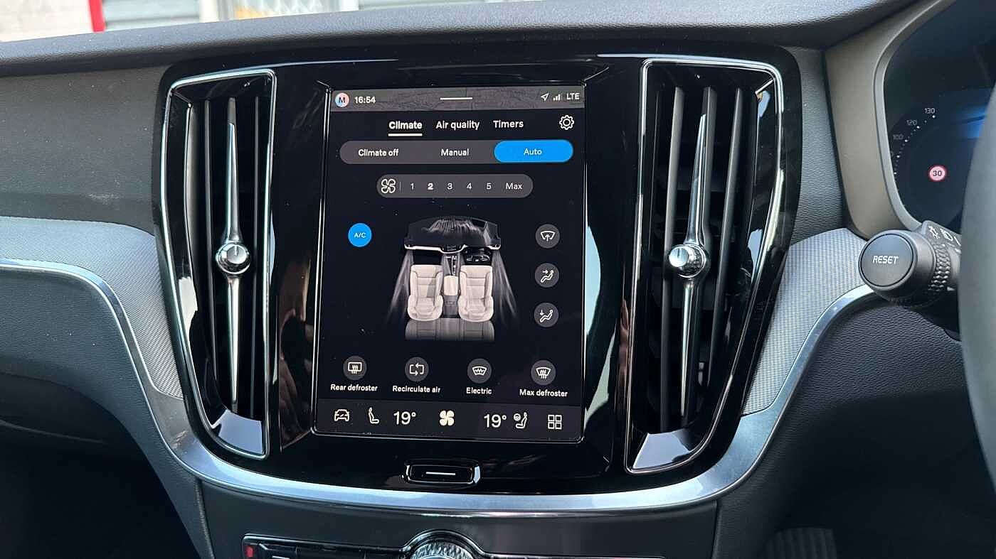 Volvo V60 T8 Ultra, AWD Plug-in hybrid, Electric/Petrol, Dark