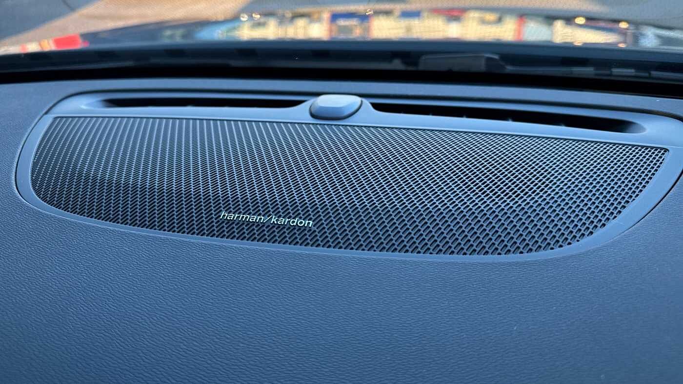 Volvo V60 T8 Ultra, AWD Plug-in hybrid, Electric/Petrol, Dark