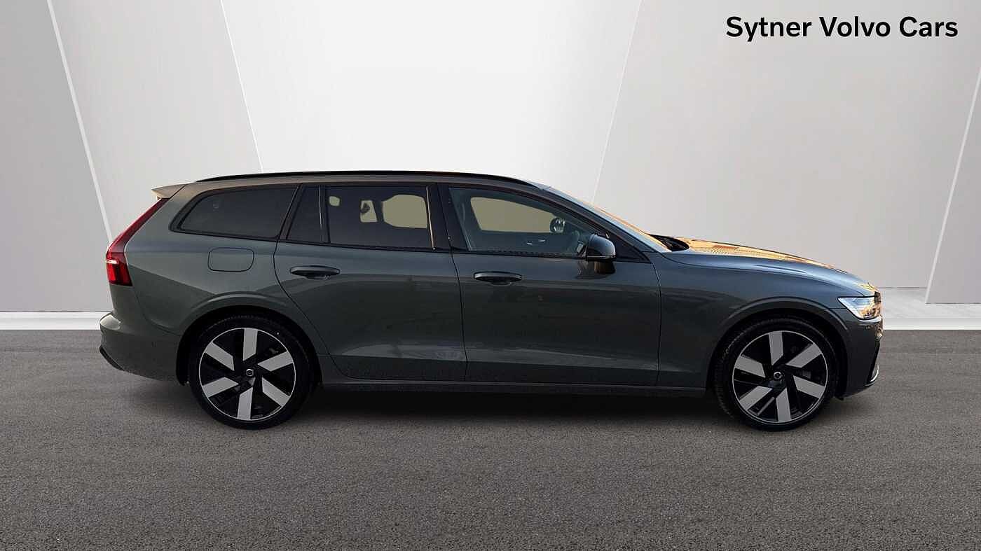 Volvo V60 T8 Ultra, AWD Plug-in hybrid, Electric/Petrol, Dark