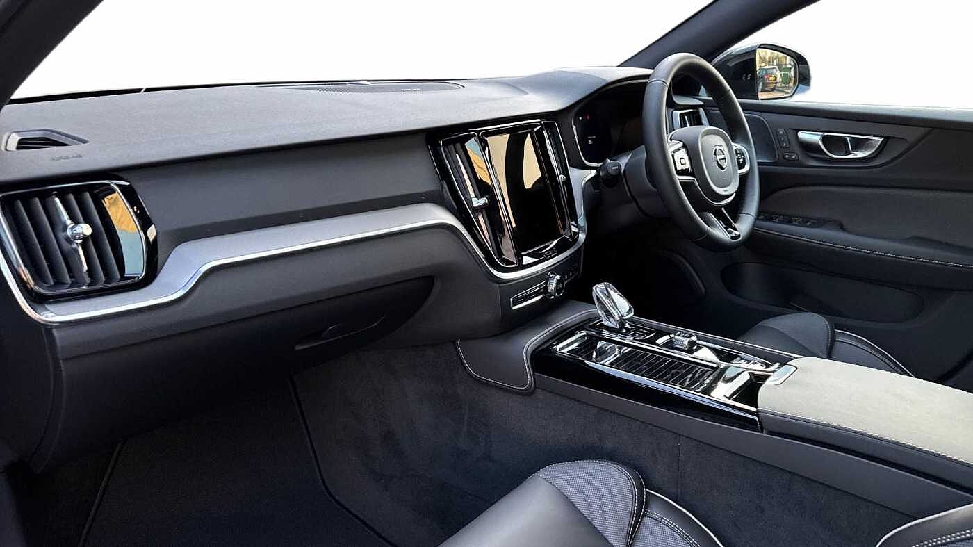 Volvo V60 T8 Ultra, AWD Plug-in hybrid, Electric/Petrol, Dark