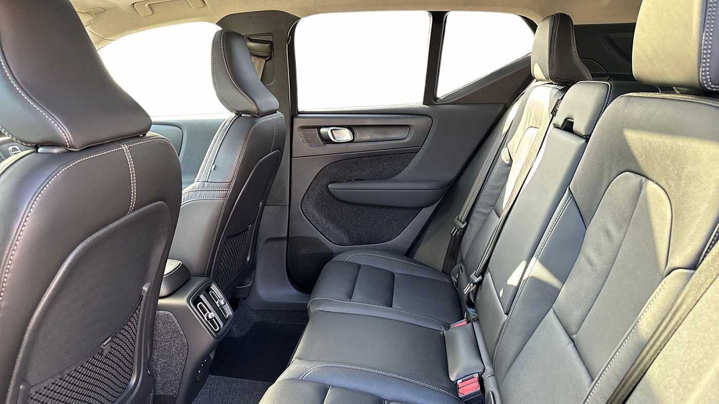 Volvo XC40 B3 Ultra, Mild hybrid, Petrol, Dark