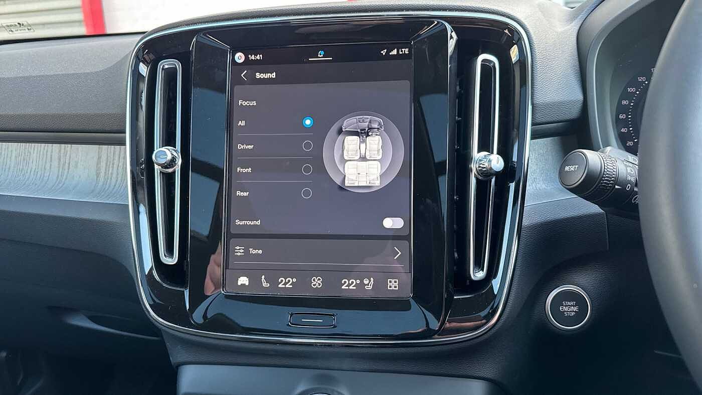 Volvo XC40 B3 Ultra, Mild hybrid, Petrol, Dark