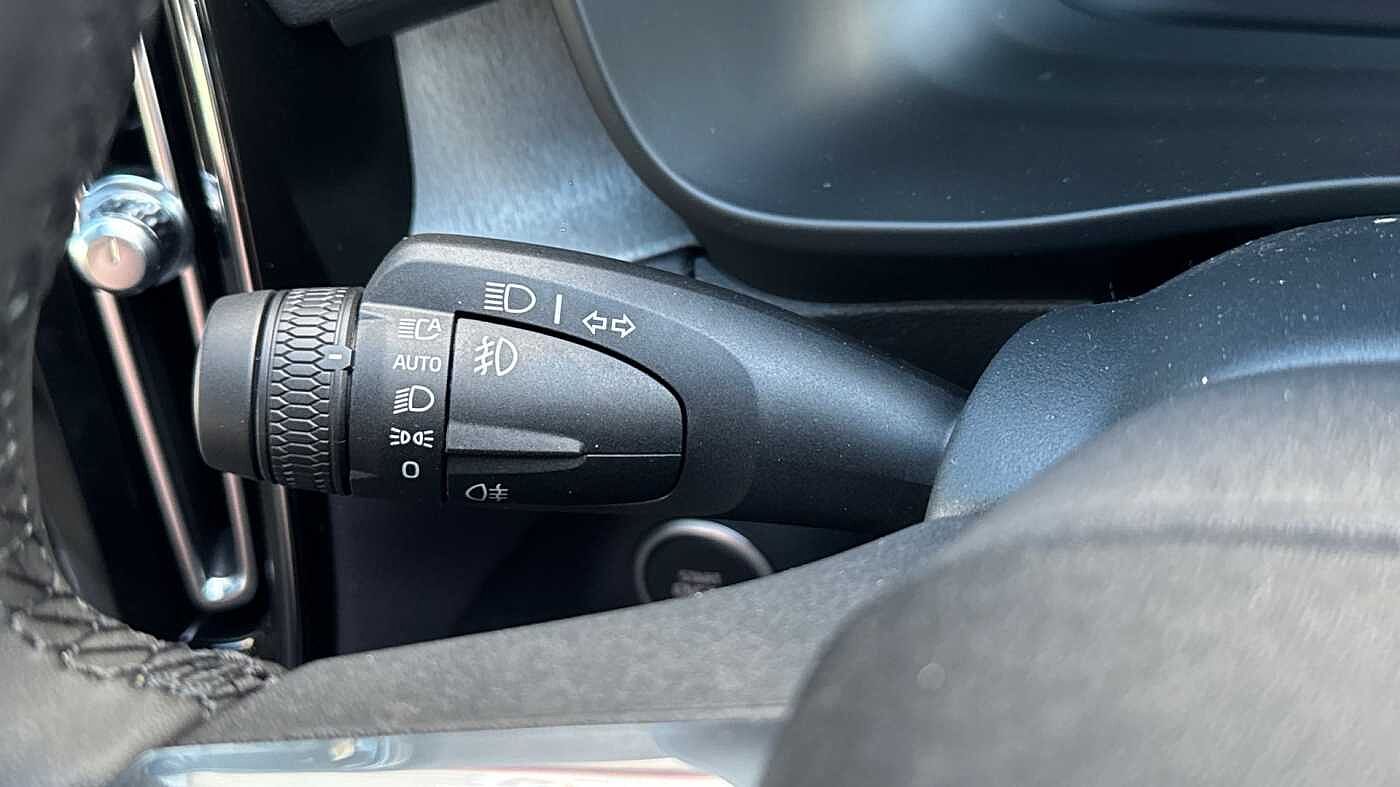 Volvo XC40 B3 Ultra, Mild hybrid, Petrol, Dark