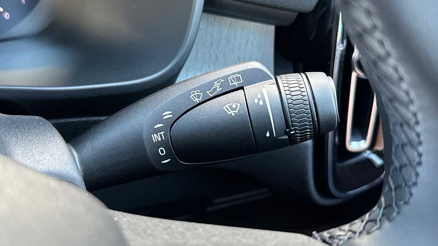Volvo XC40 B3 Ultra, Mild hybrid, Petrol, Dark