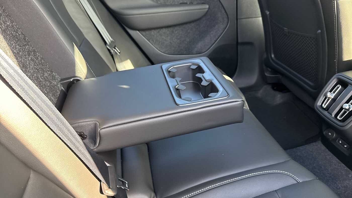 Volvo XC40 B3 Ultra, Mild hybrid, Petrol, Dark