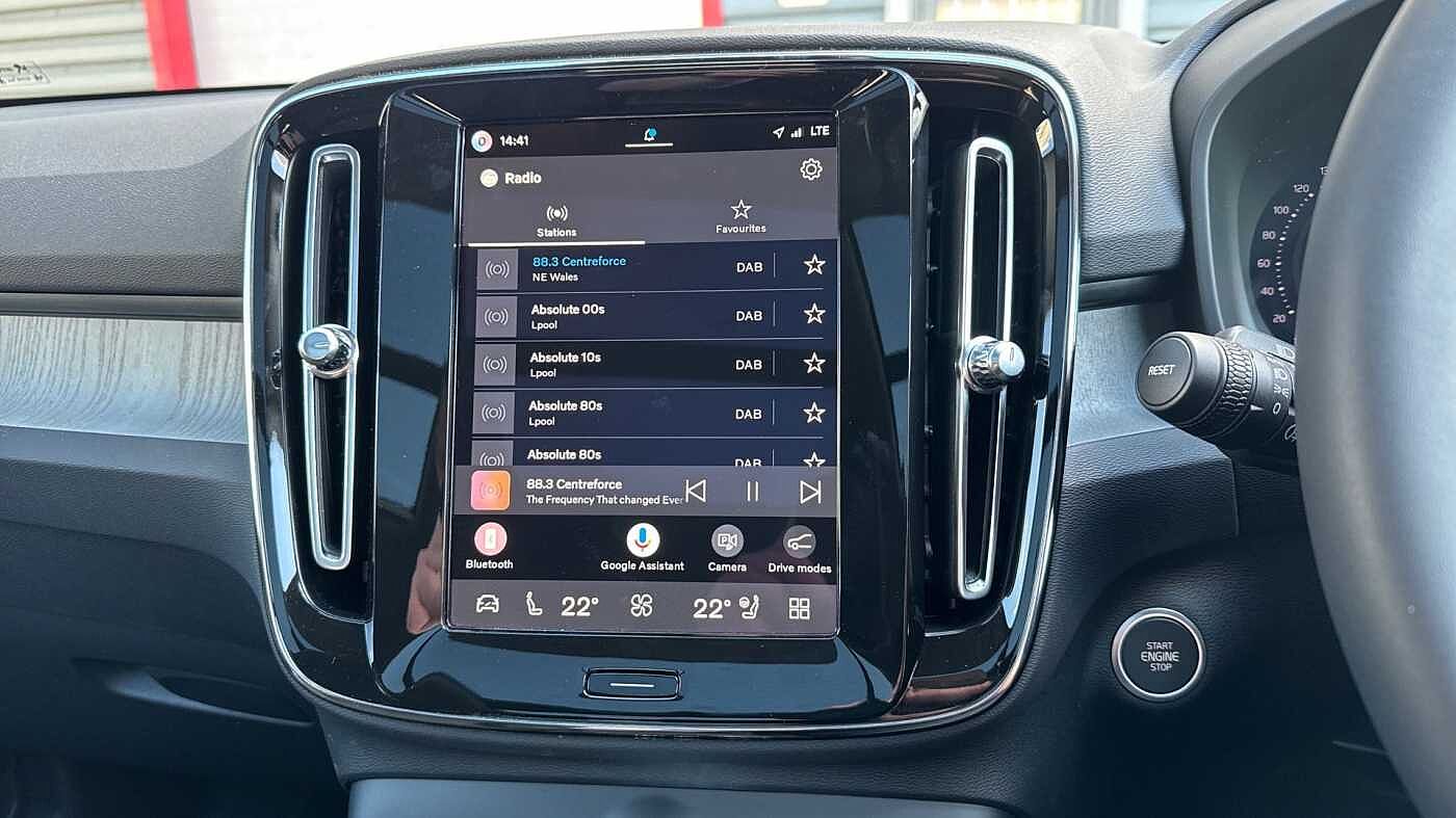 Volvo XC40 B3 Ultra, Mild hybrid, Petrol, Dark