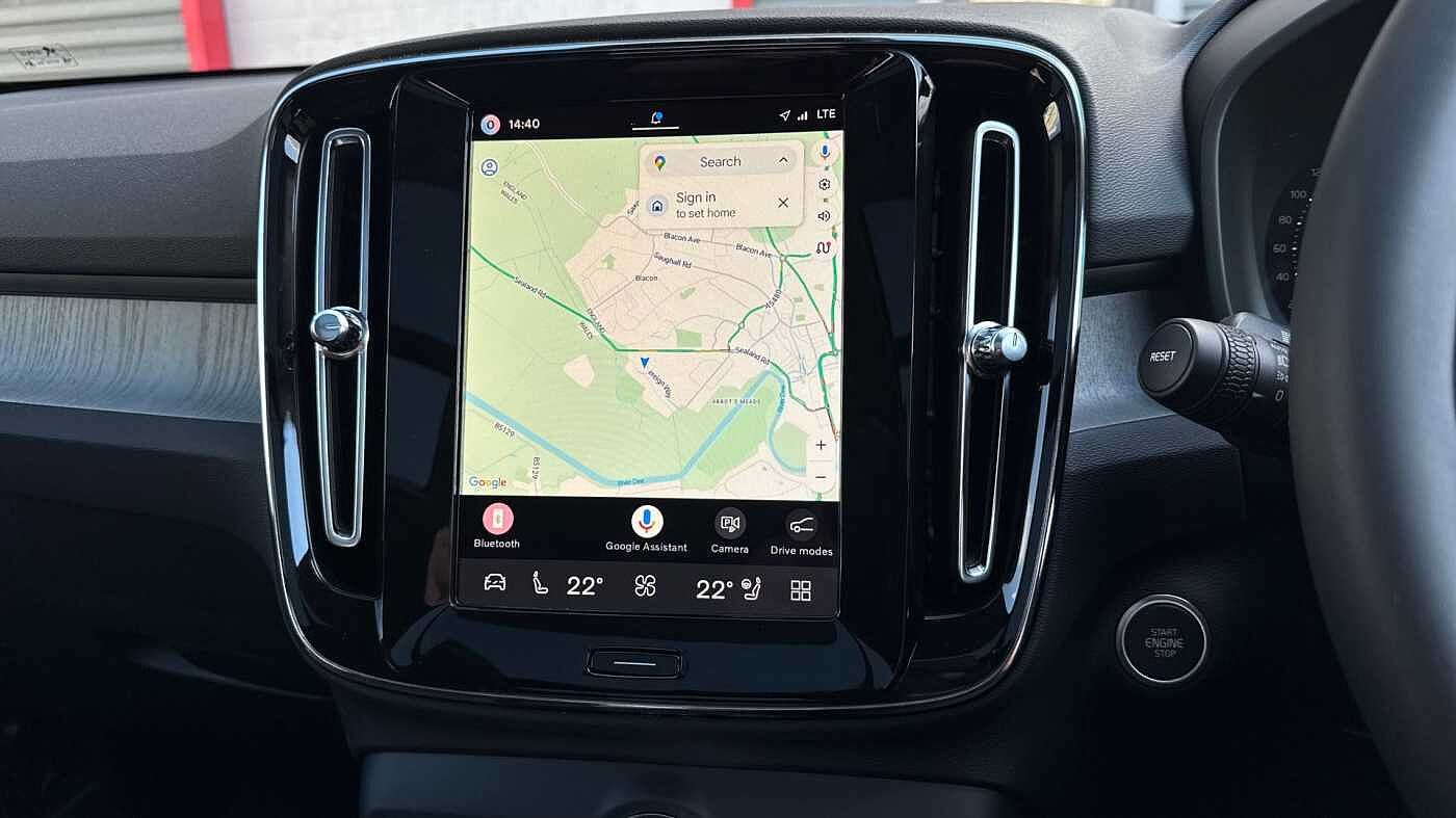 Volvo XC40 B3 Ultra, Mild hybrid, Petrol, Dark