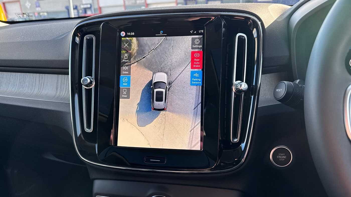 Volvo XC40 B3 Ultra, Mild hybrid, Petrol, Dark