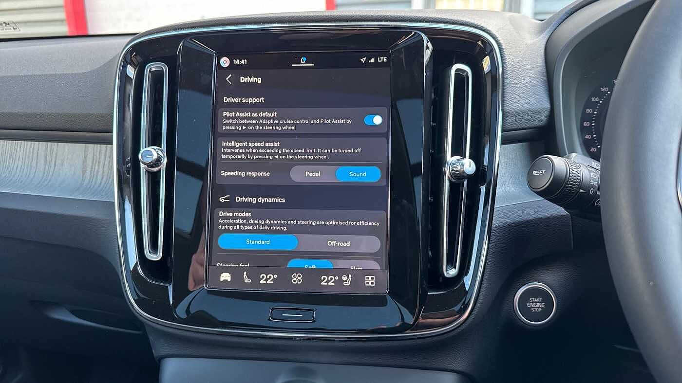 Volvo XC40 B3 Ultra, Mild hybrid, Petrol, Dark
