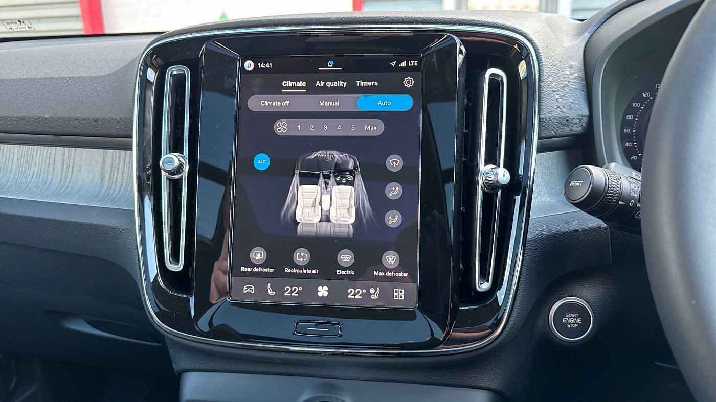 Volvo XC40 B3 Ultra, Mild hybrid, Petrol, Dark