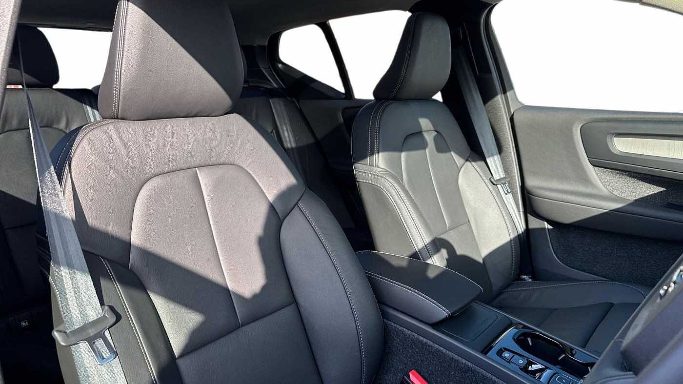 Volvo XC40 B3 Ultra, Mild hybrid, Petrol, Dark