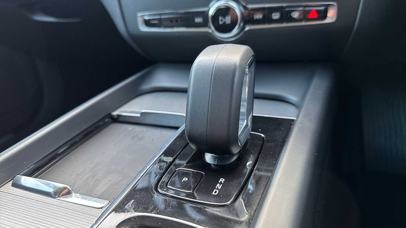 Volvo S60 B5 Plus, mild hybrid, Petrol, Dark