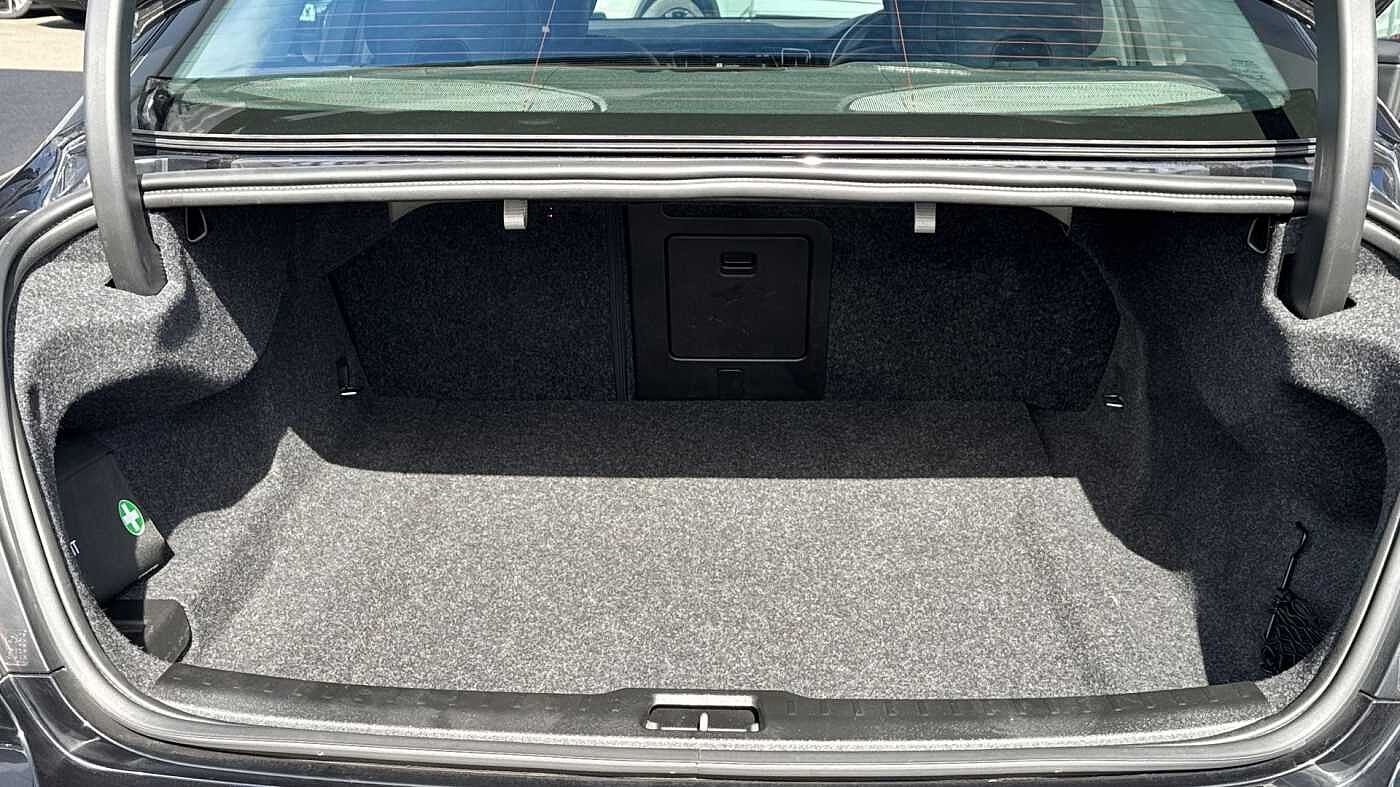 Volvo S60 B5 Plus, mild hybrid, Petrol, Dark