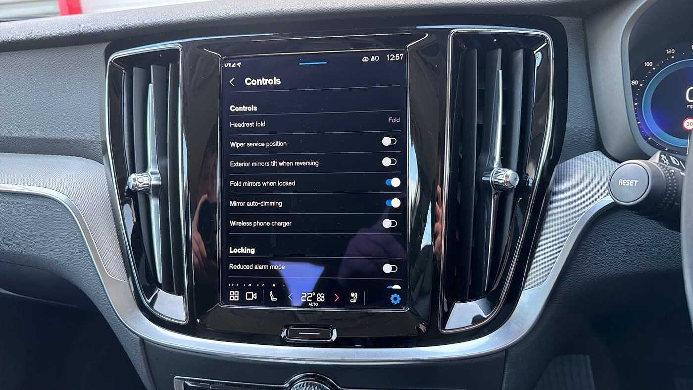 Volvo S60 B5 Plus, mild hybrid, Petrol, Dark