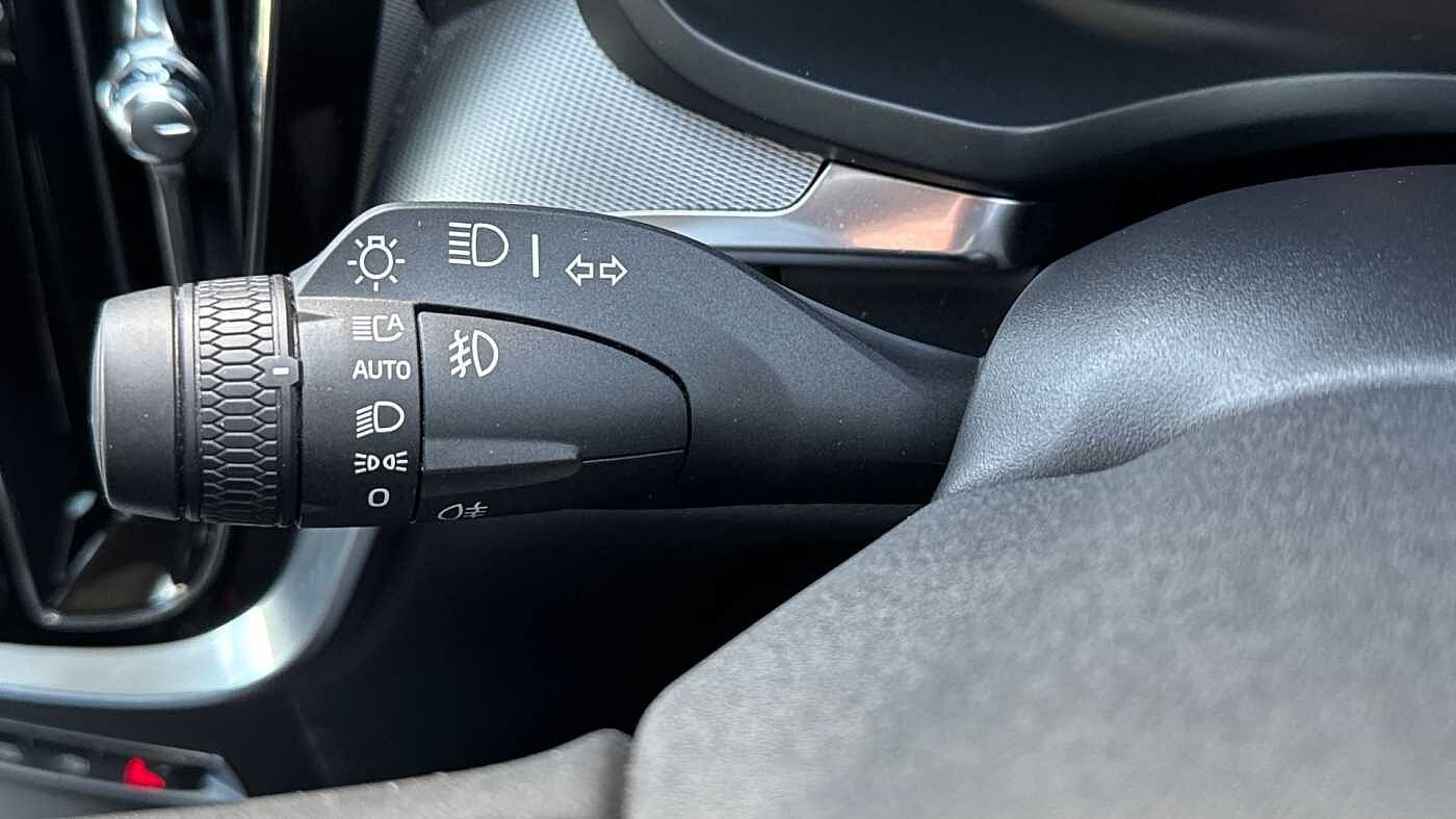 Volvo S60 B5 Plus, mild hybrid, Petrol, Dark