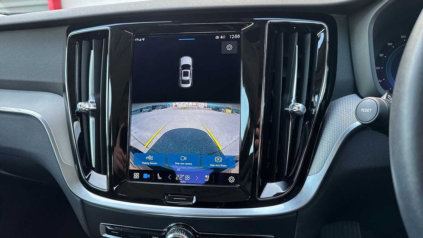 Volvo S60 B5 Plus, mild hybrid, Petrol, Dark