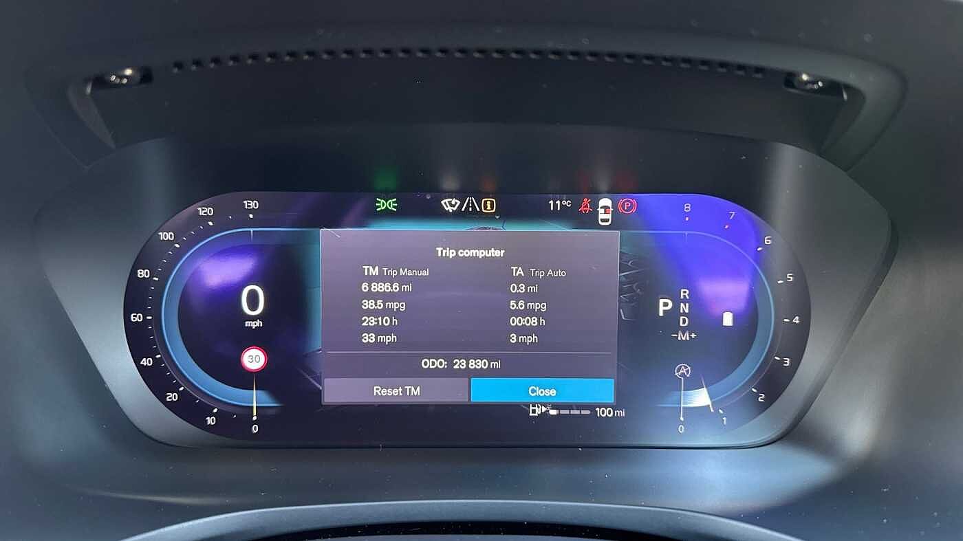 Volvo S60 B5 Plus, mild hybrid, Petrol, Dark