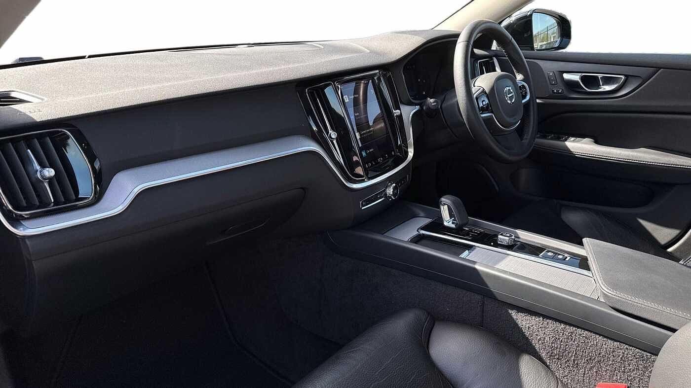 Volvo S60 B5 Plus, mild hybrid, Petrol, Dark