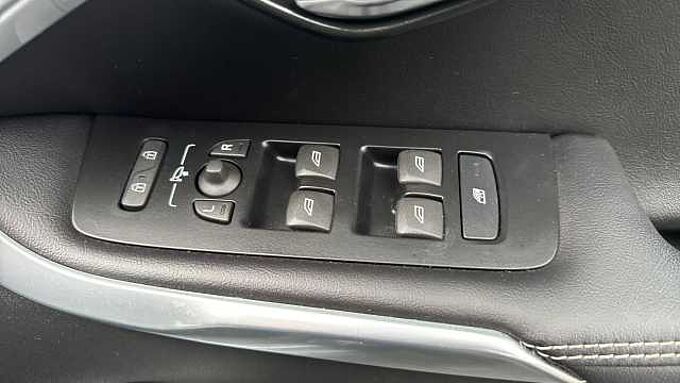 Volvo V40 T2 R-Design Pro Automatic