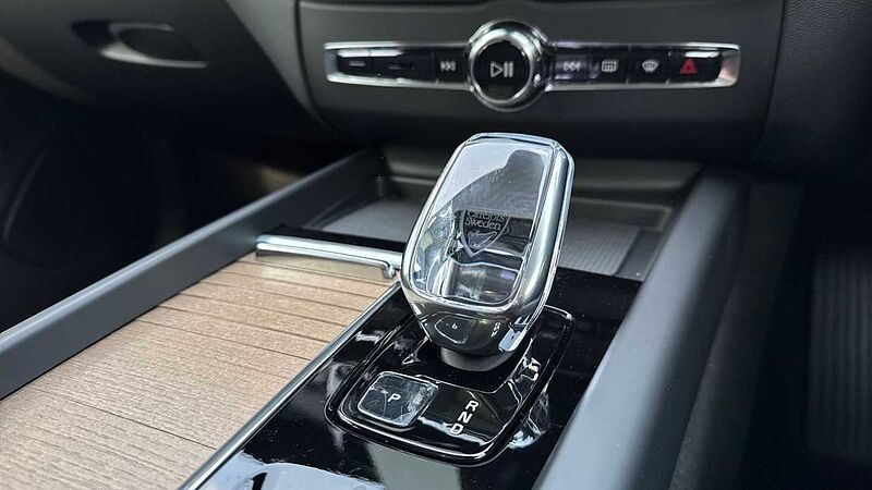 Volvo XC60 Ultra, T8 AWD Plug-in hybrid, Electric/Petrol, Dark