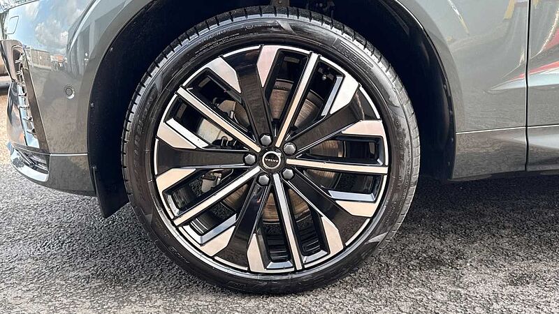 Volvo XC60 Ultra, T8 AWD Plug-in hybrid, Electric/Petrol, Dark