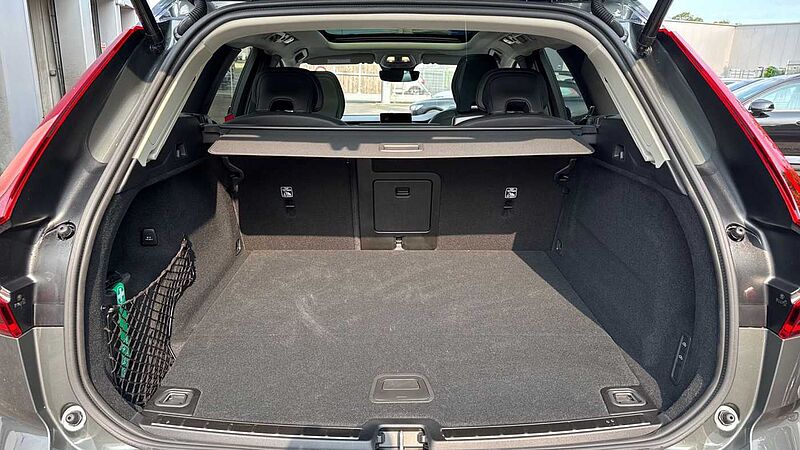Volvo XC60 Ultra, T8 AWD Plug-in hybrid, Electric/Petrol, Dark