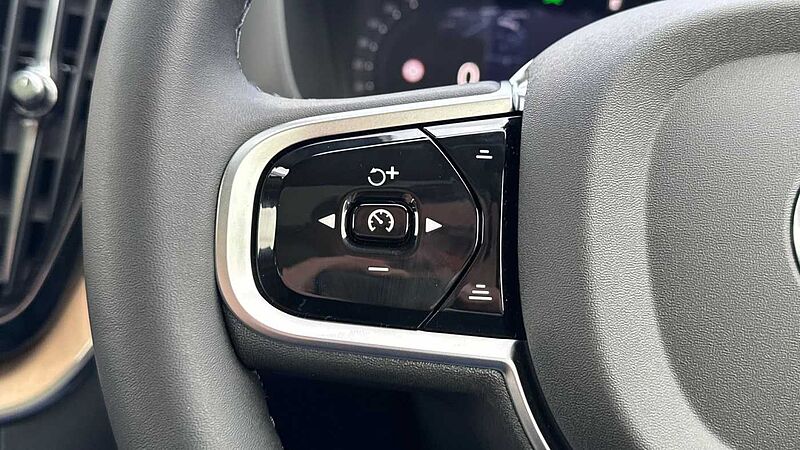 Volvo XC60 Ultra, T8 AWD Plug-in hybrid, Electric/Petrol, Dark