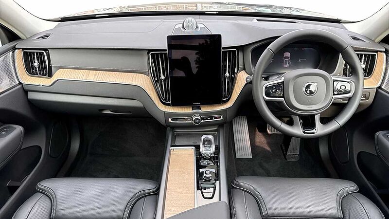 Volvo XC60 Ultra, T8 AWD Plug-in hybrid, Electric/Petrol, Dark